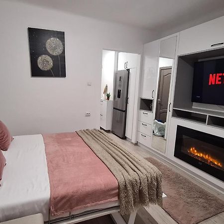 Cosy And Stylish Studio Букурещ Екстериор снимка